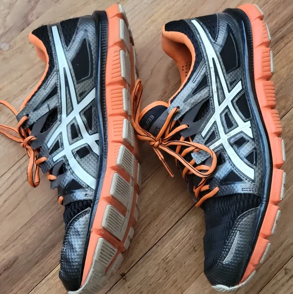 ASICS Sz 11 Mens Orange and Black Running Shoes display picture 3